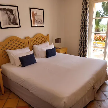 Les Bouis - Vue Hotel